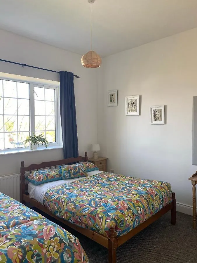 Quay Lodge 0*, Westport
