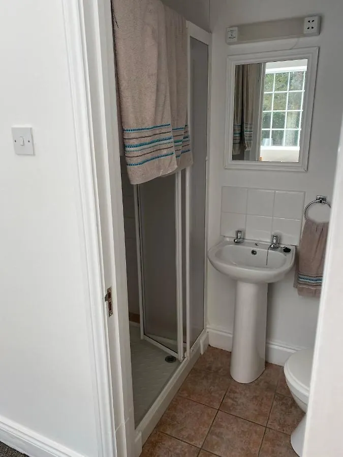 Quay Lodge 0*, Westport